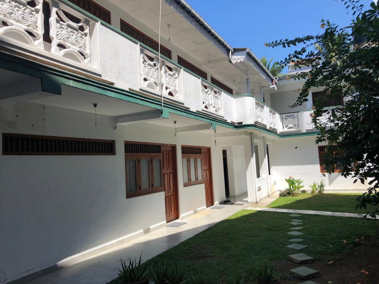 The Retreat Hotel Hikkaduwa Exterior photo